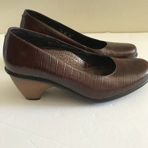 Dansko Leather Low heel pumps size 38